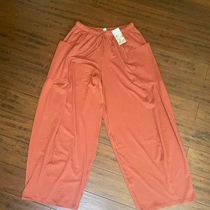 Halara Wide Leg Flowy Pants w/ Pockets | Auburn, Size Medium